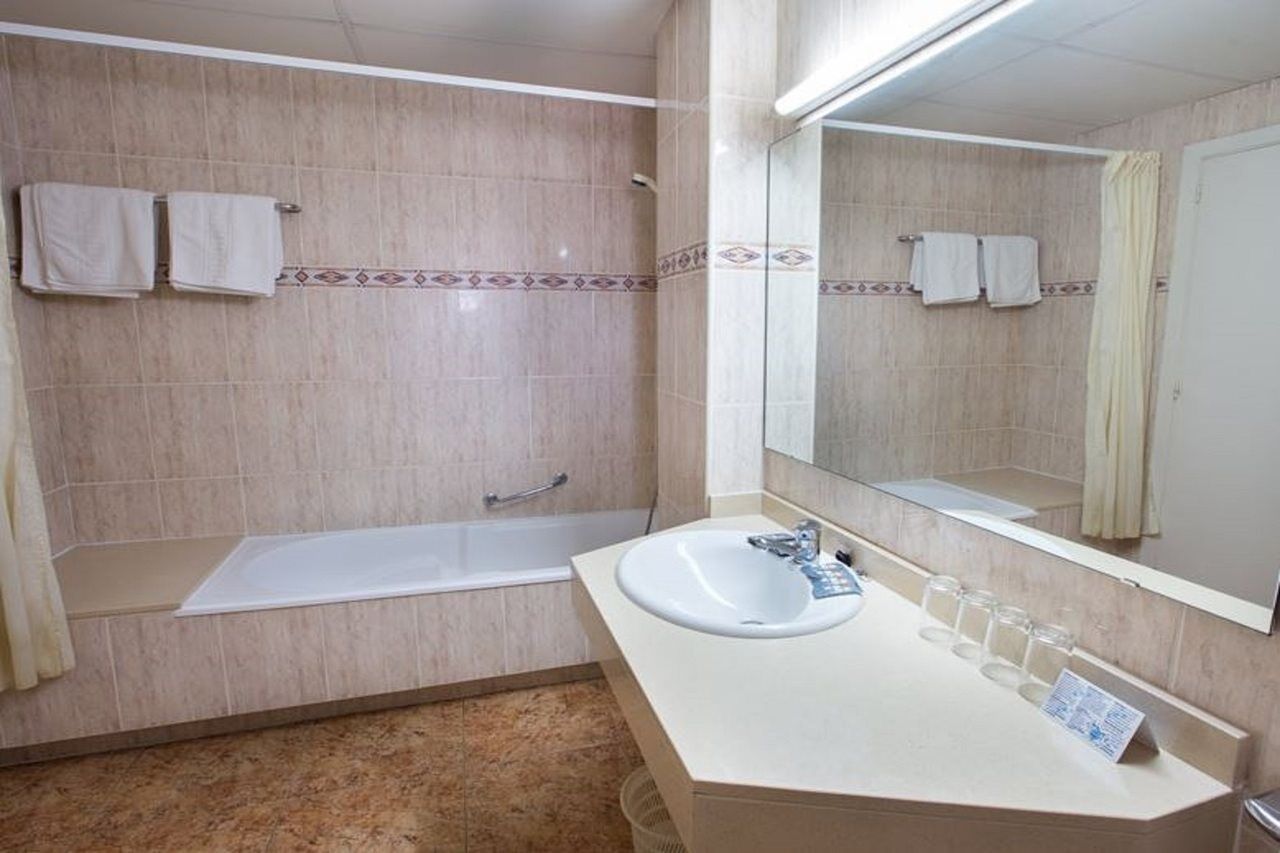 Hotel Costa Brava Blanes Exterior photo